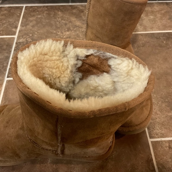 UGG Australia Classic Short Sheepskin Boots in Chestnut Size 8 - Picture 7 of 7
